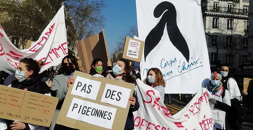 Mobilisation des sages-femmes le 8 mars 2021.
